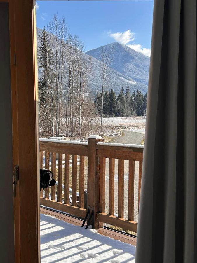 Mountain Magic Villa Golden Exterior photo