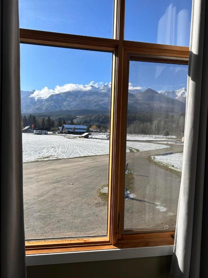 Mountain Magic Villa Golden Exterior photo
