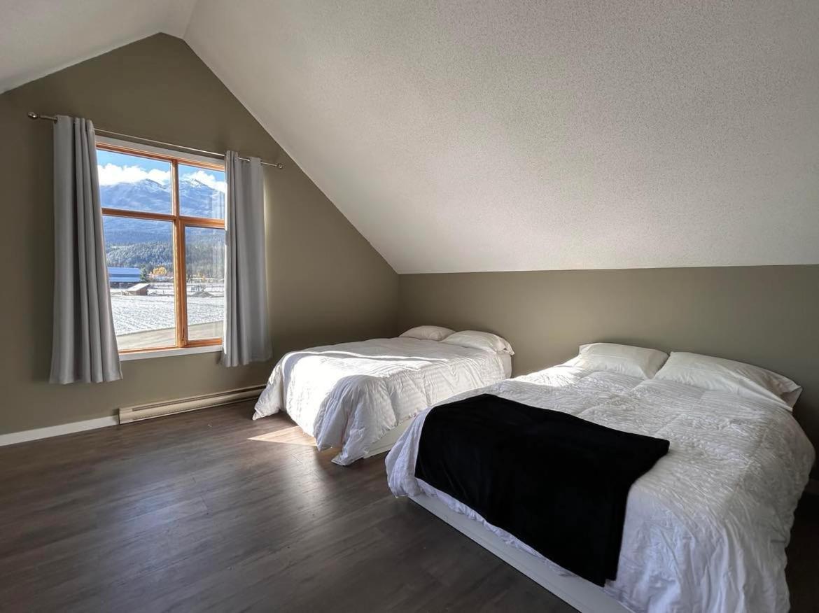 Mountain Magic Villa Golden Exterior photo