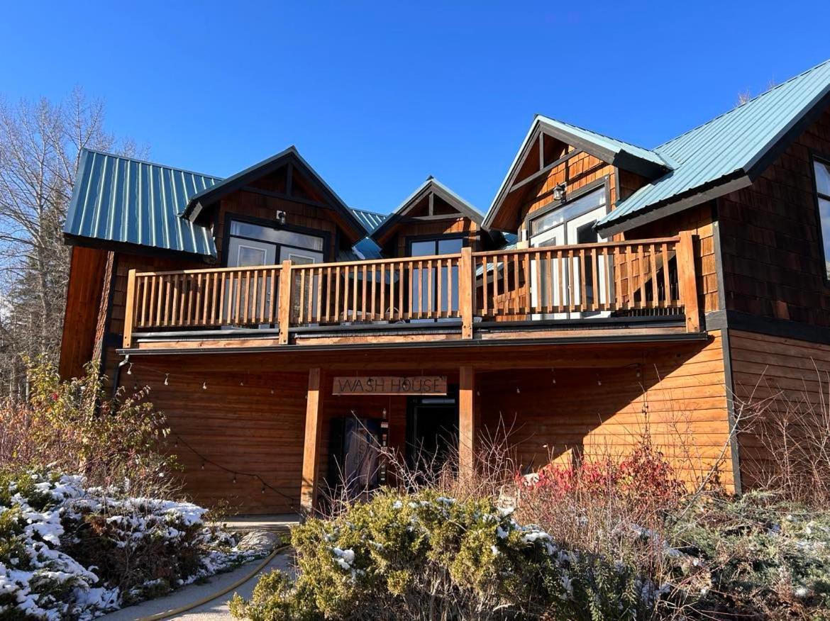 Mountain Magic Villa Golden Exterior photo